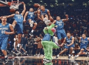 开云体育登录-舞台越大越强，拉文在步行者对阵山西队中的光芒绽放