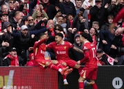 开云体育直播-利物浦豪取连胜，领跑英超积分榜