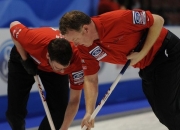 开云体育中国-加拿大冰壶队首次夺得奖牌，赢得全场喝彩