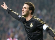 开云官网-赛道风云，梅赛德斯完胜阿斯顿马丁，阿隆索状态火热再掀狂澜