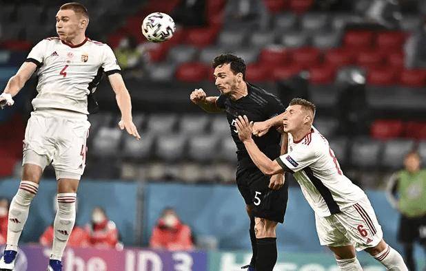 塞维利亚客场苦战取得关键胜利