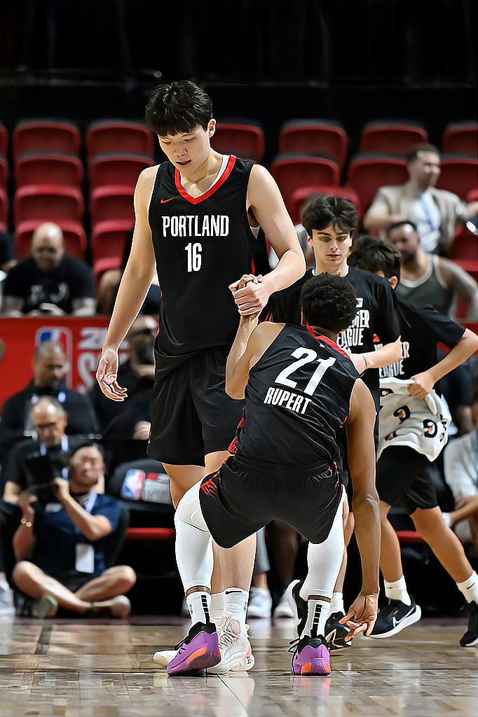 南极洲篮球赛事吸引球员热情参与