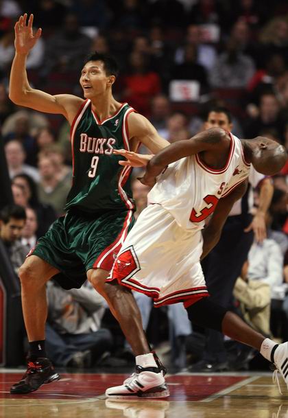 公牛逆转上海队,易建联点燃赛场的简单介绍 公牛逆转上海队,易建联点燃赛场的简单介绍