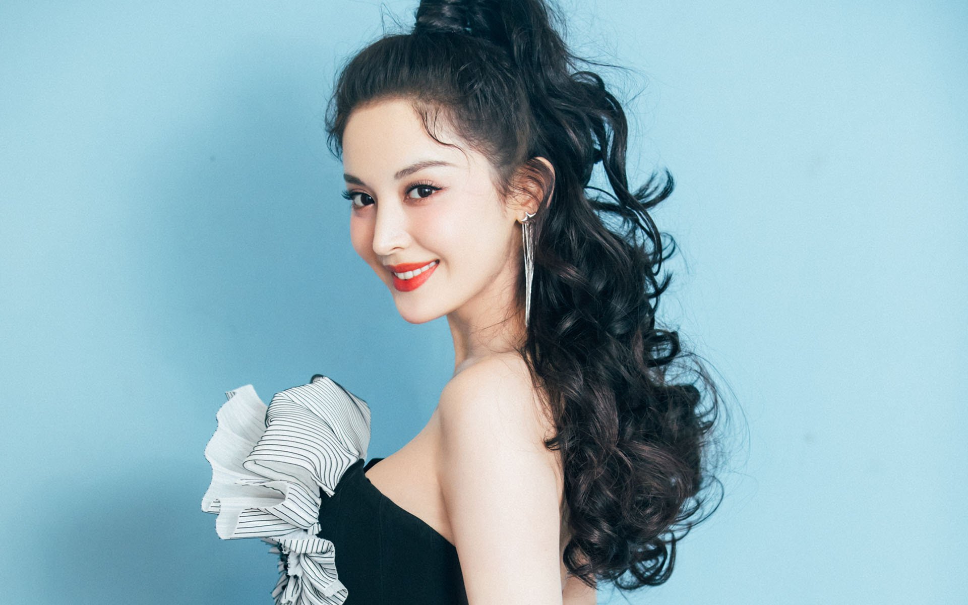 跨界奇才，当篮球硬仗遇上F1争冠，拉文的赛道思维如何接管比赛？