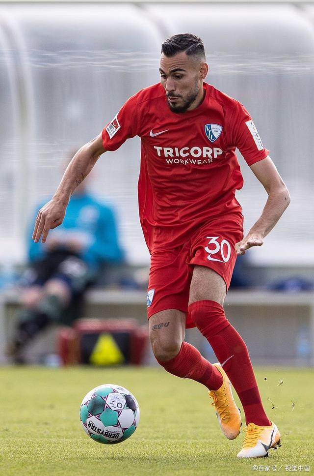 关于汉堡足球俱乐部比分悬殊胜出，积分领先的信息