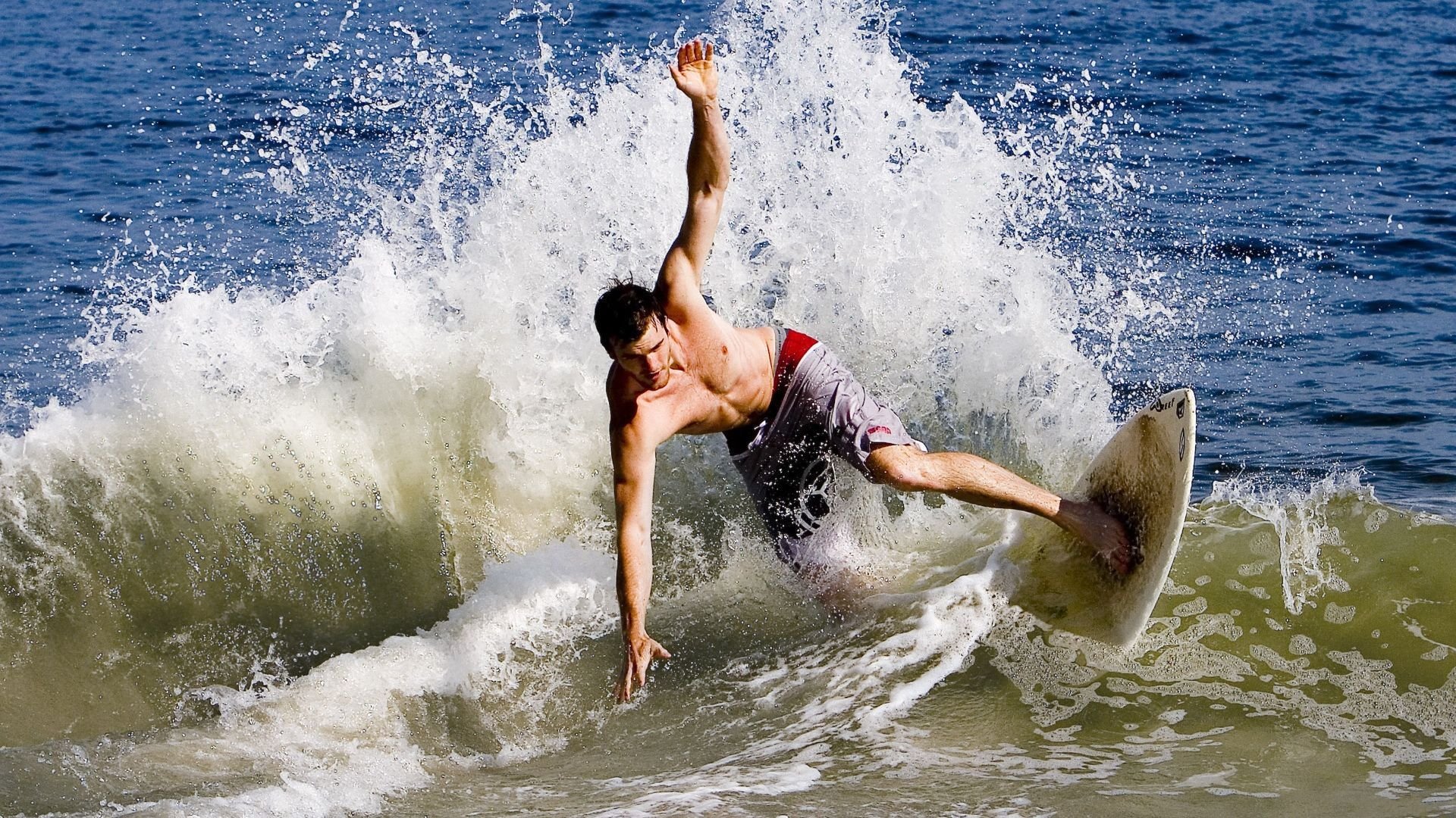 西决生死战焦点战，上海队斩落尼克斯，一场跨越想象的篮球对话